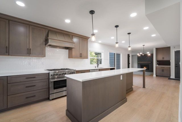 7942 S 66th STREET, Franklin, WI 53132