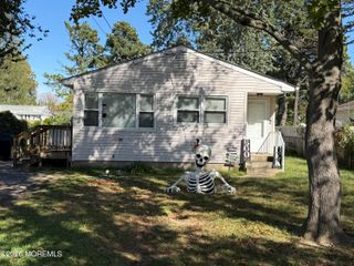 22 Smith Street, Howell, NJ 07731