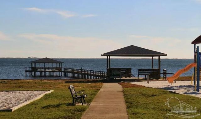 7151 Reef St, Navarre, FL 32566