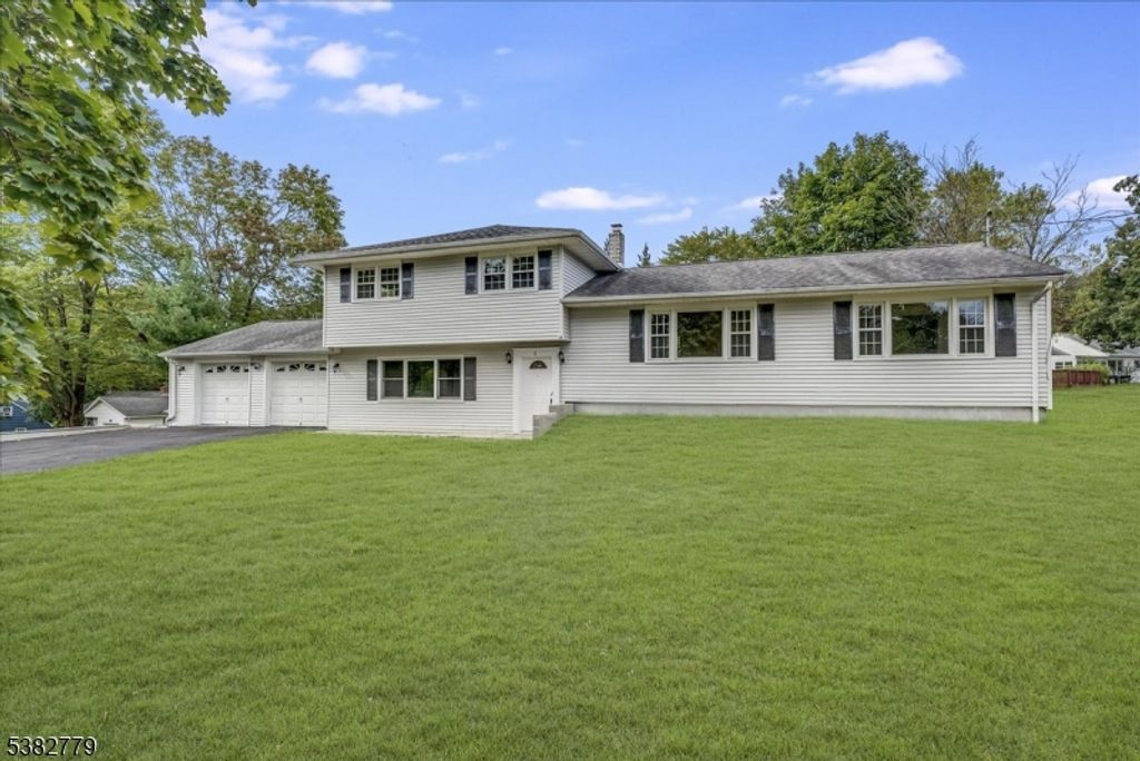 6 Golf Course Rd, Roxbury Twp., NJ 07876
