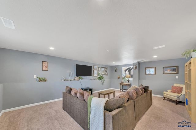 1830 ENNEN DR, Rapid City, SD 57703