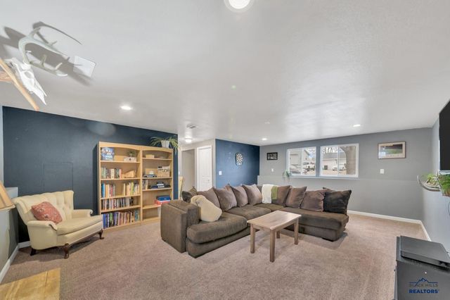 1830 ENNEN DR, Rapid City, SD 57703