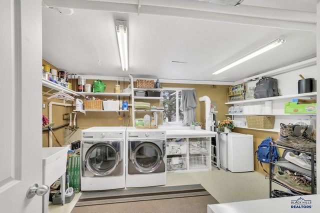 1830 ENNEN DR, Rapid City, SD 57703