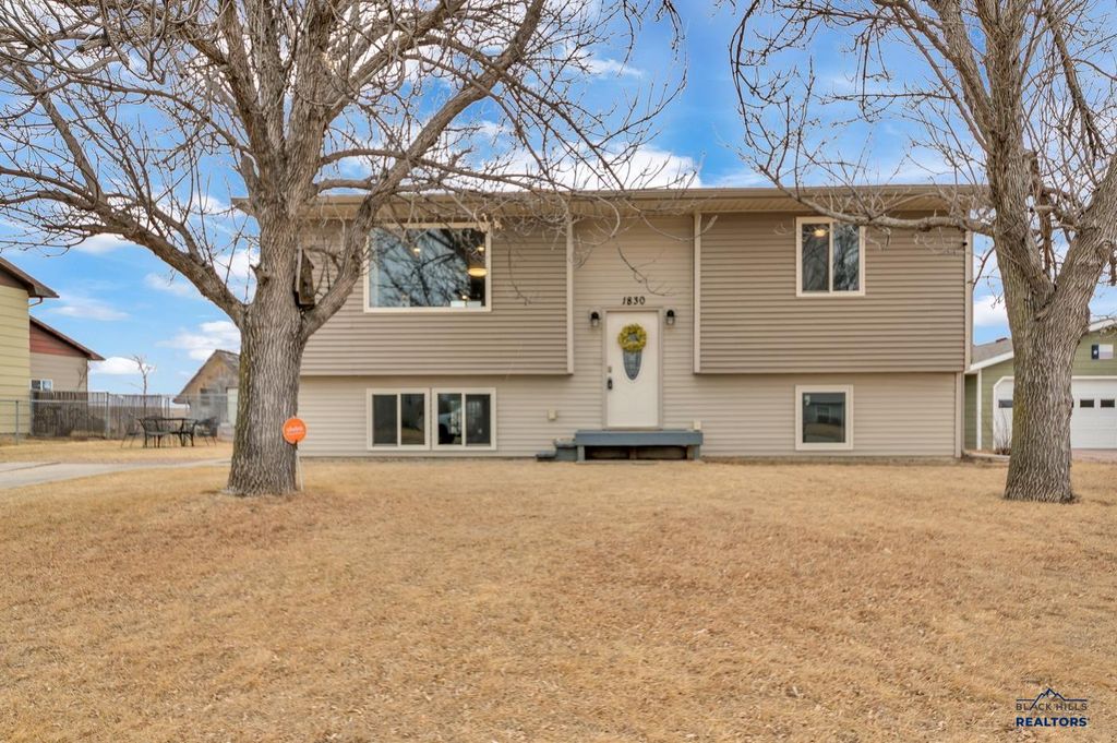 1830 ENNEN DR, Rapid City, SD 57703