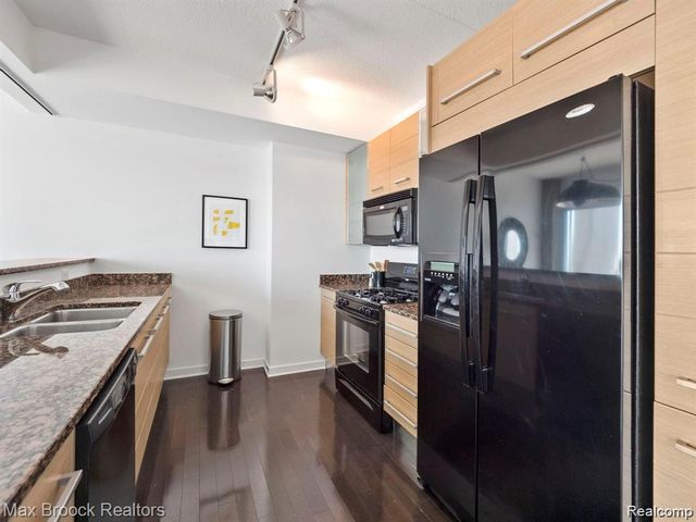 432 S Washington Avenue 905, Royal Oak, MI 48067