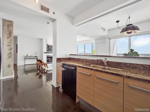 432 S Washington Avenue 905, Royal Oak, MI 48067