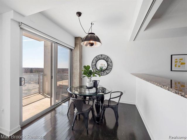 432 S Washington Avenue 905, Royal Oak, MI 48067