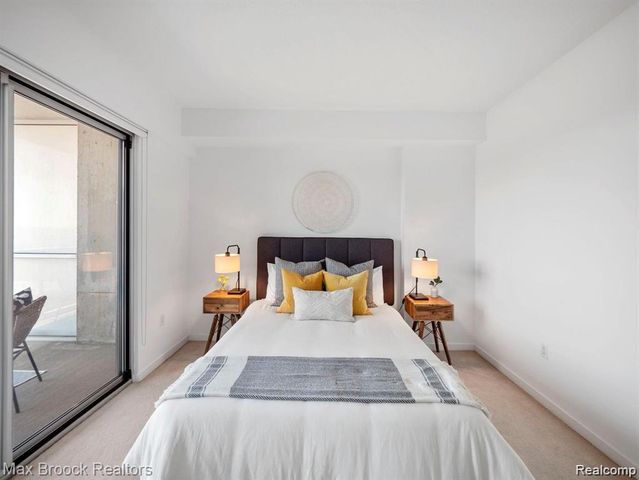 432 S Washington Avenue 905, Royal Oak, MI 48067