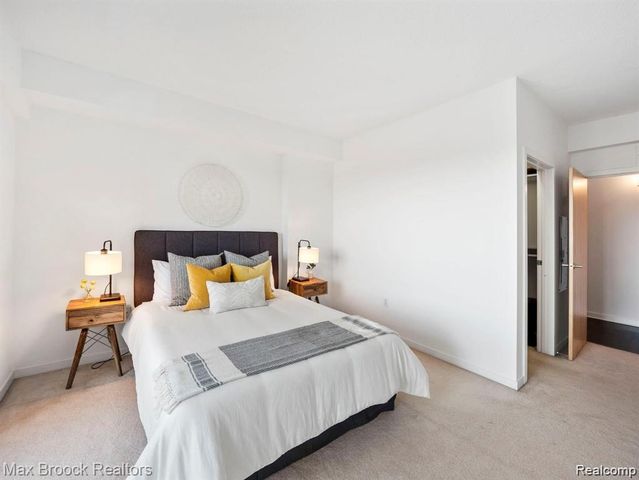 432 S Washington Avenue 905, Royal Oak, MI 48067