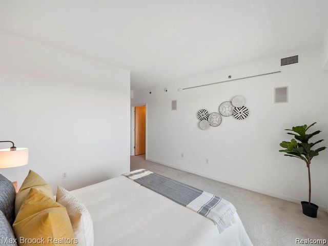 432 S Washington Avenue 905, Royal Oak, MI 48067