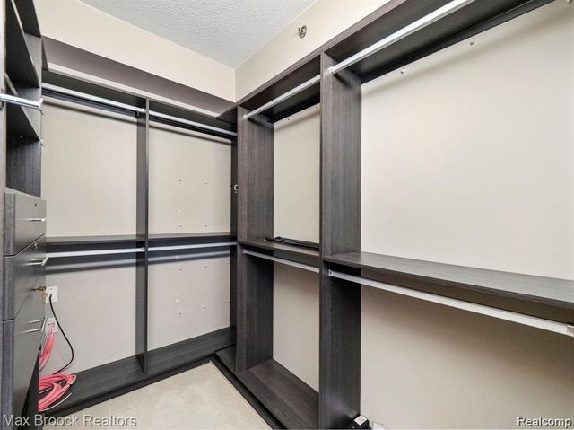 432 S Washington Avenue 905, Royal Oak, MI 48067