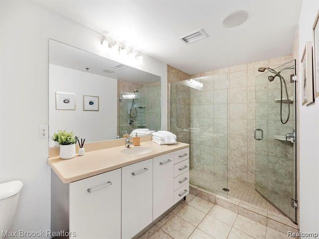 432 S Washington Avenue 905, Royal Oak, MI 48067