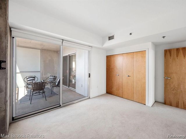 432 S Washington Avenue 905, Royal Oak, MI 48067