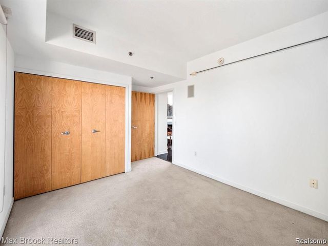 432 S Washington Avenue 905, Royal Oak, MI 48067