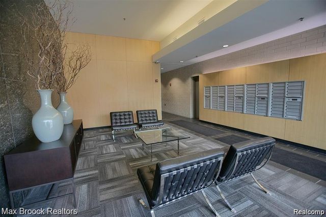 432 S Washington Avenue 905, Royal Oak, MI 48067