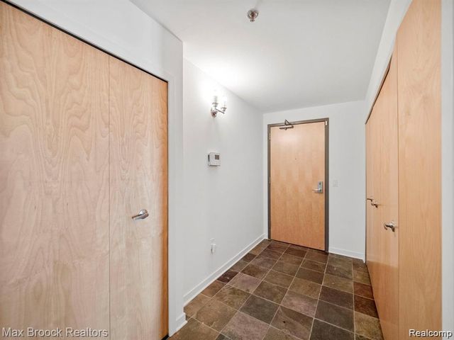 432 S Washington Avenue 905, Royal Oak, MI 48067