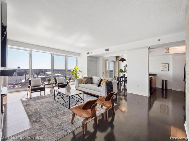 432 S Washington Avenue 905, Royal Oak, MI 48067