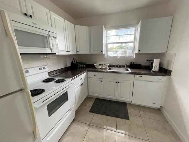 1401 N 16th Court, Hollywood, FL 33020