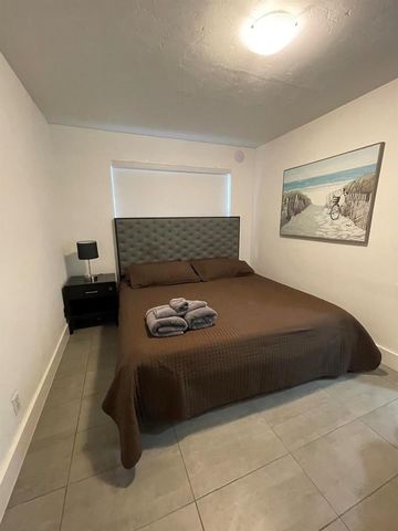 1401 N 16th Court, Hollywood, FL 33020