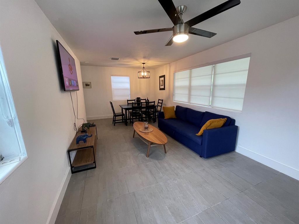 1401 N 16th Court, Hollywood, FL 33020