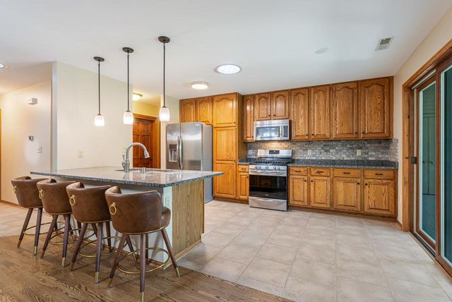 11014 MEQUON SQUARE DRIVE, Mequon, WI 53092