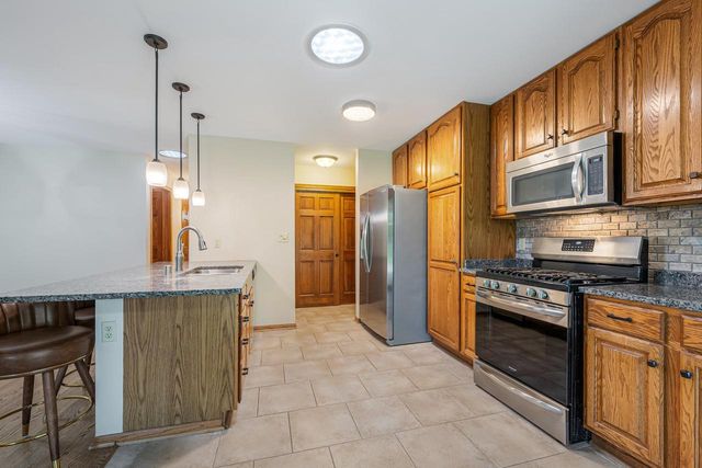 11014 MEQUON SQUARE DRIVE, Mequon, WI 53092