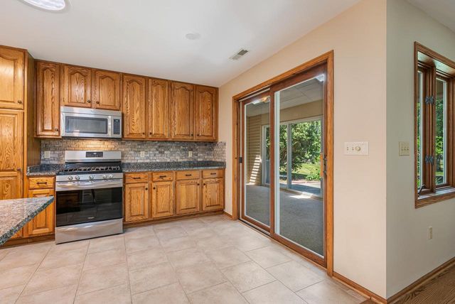 11014 MEQUON SQUARE DRIVE, Mequon, WI 53092
