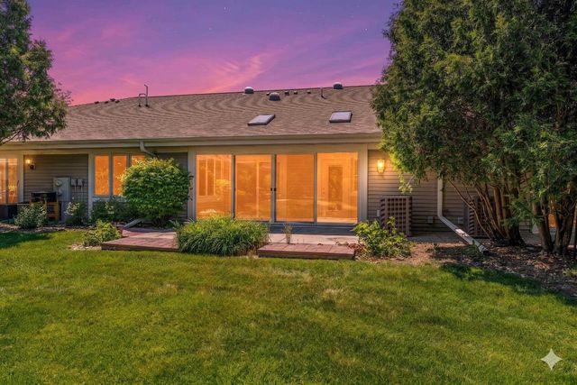 11014 MEQUON SQUARE DRIVE, Mequon, WI 53092