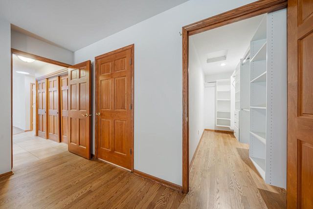 11014 MEQUON SQUARE DRIVE, Mequon, WI 53092