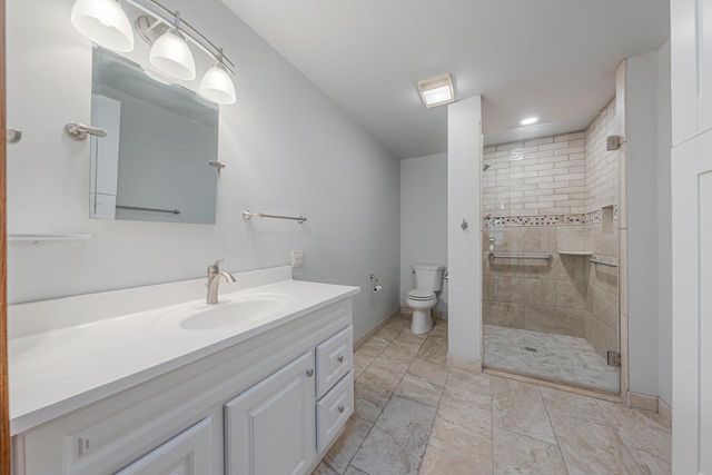 11014 MEQUON SQUARE DRIVE, Mequon, WI 53092
