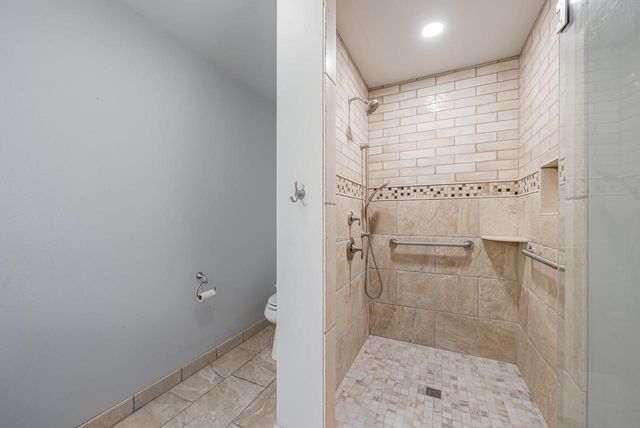 11014 MEQUON SQUARE DRIVE, Mequon, WI 53092