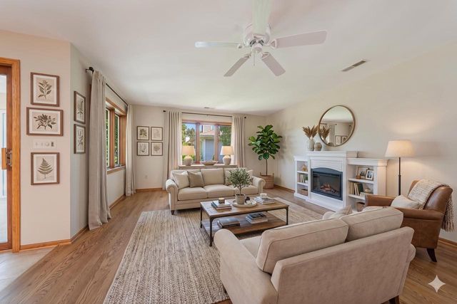 11014 MEQUON SQUARE DRIVE, Mequon, WI 53092
