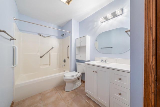 11014 MEQUON SQUARE DRIVE, Mequon, WI 53092