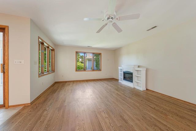 11014 MEQUON SQUARE DRIVE, Mequon, WI 53092
