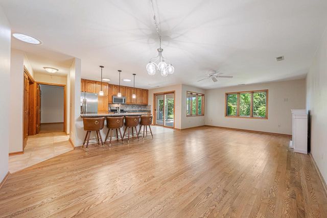 11014 MEQUON SQUARE DRIVE, Mequon, WI 53092
