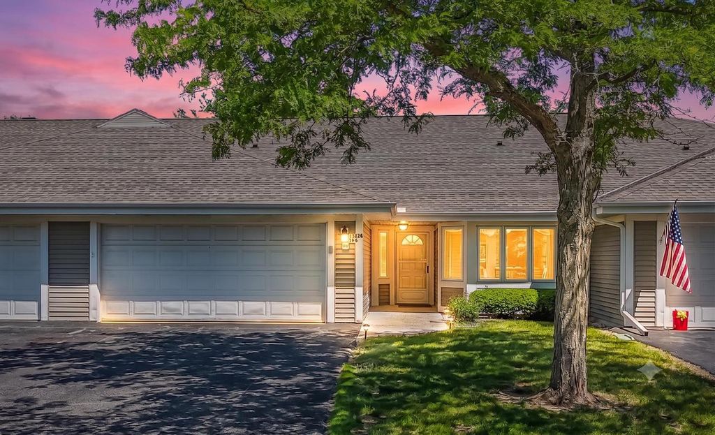 11014 MEQUON SQUARE DRIVE, Mequon, WI 53092