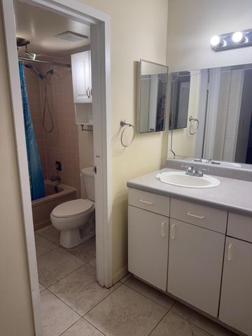4394 NW 9th Avenue 20-1a, Pompano Beach, FL 33064