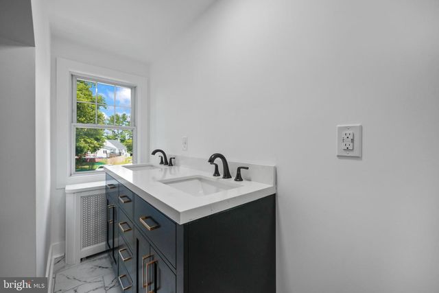 5 MONUMENT AVE, Hamilton, NJ 08619