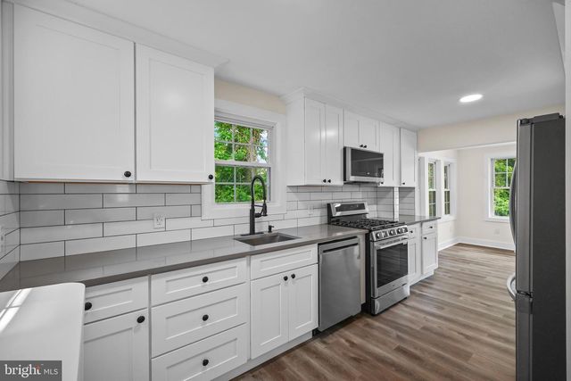 5 MONUMENT AVE, Hamilton, NJ 08619