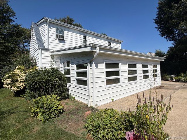 21 Purdy Avenue, East Northport, NY 11731