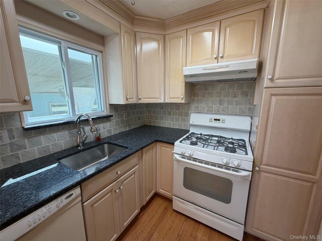 21 Purdy Avenue, East Northport, NY 11731