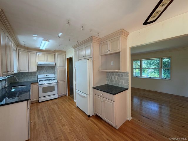 21 Purdy Avenue, East Northport, NY 11731