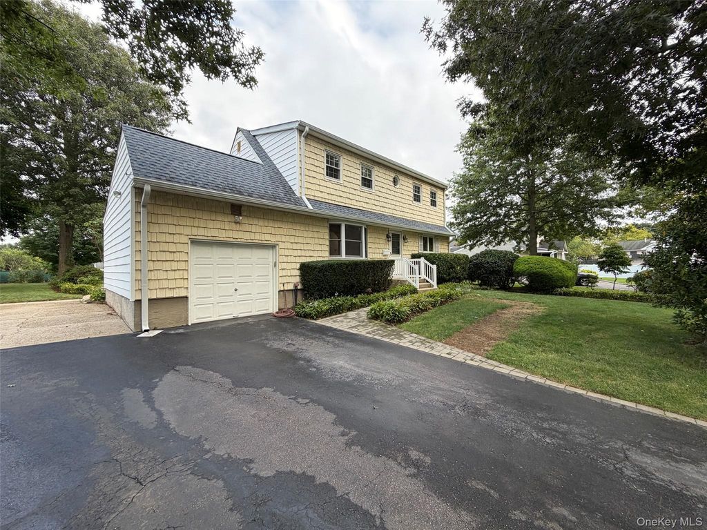 21 Purdy Avenue, East Northport, NY 11731 — photo 3