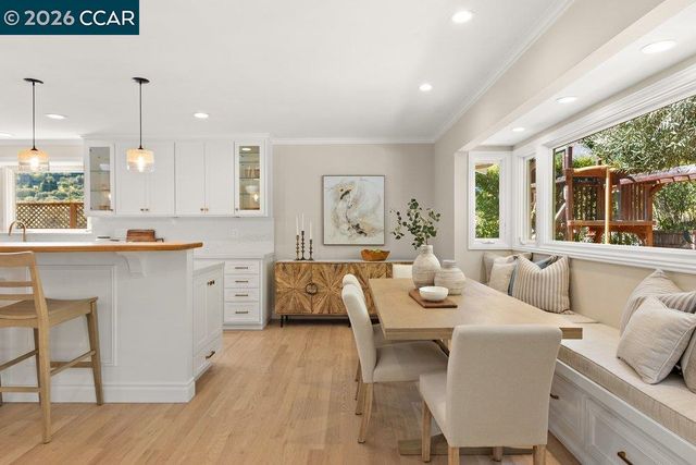 7 Whitehall Dr, Orinda, CA 94563