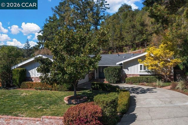 7 Whitehall Dr, Orinda, CA 94563