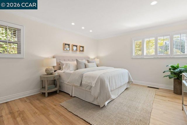 7 Whitehall Dr, Orinda, CA 94563