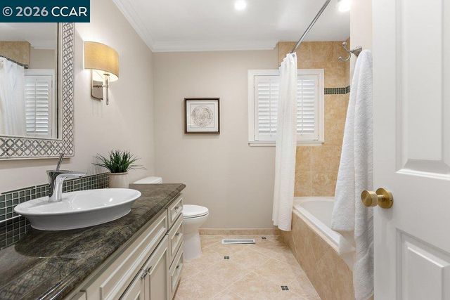 7 Whitehall Dr, Orinda, CA 94563