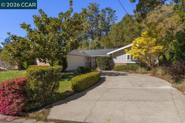 7 Whitehall Dr, Orinda, CA 94563