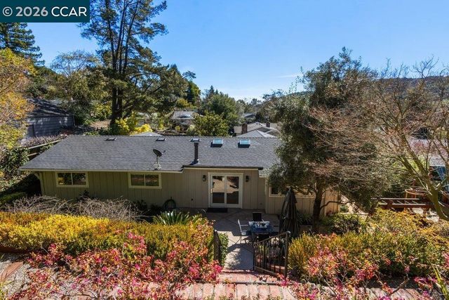 7 Whitehall Dr, Orinda, CA 94563