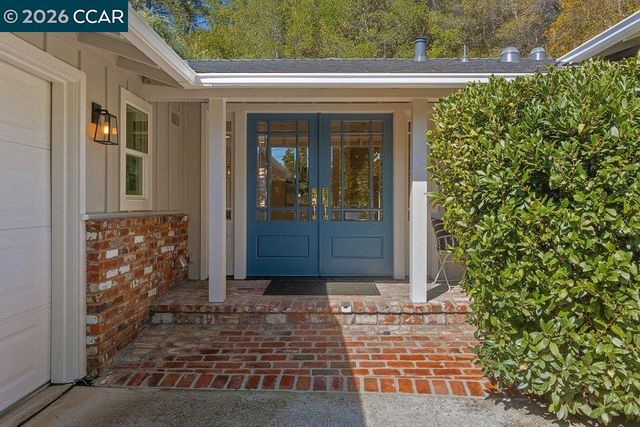 7 Whitehall Dr, Orinda, CA 94563